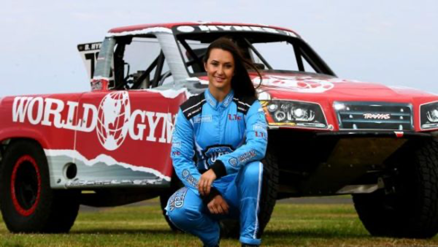 La star américaine du motocross est devenue la pilote de Super Trucks Sara Price prête à courir le week-end de la Gold Coast 600 